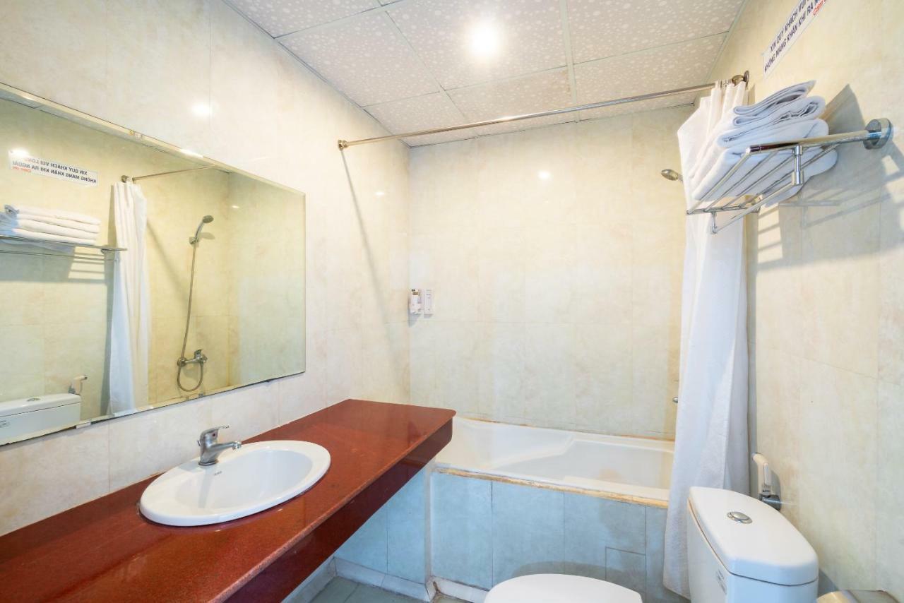 Oyo 375 Hoa Binh Hotel Da Nang Exterior foto